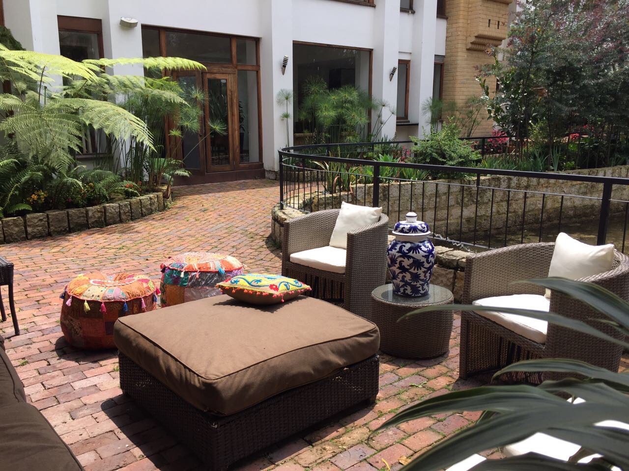 Sala Bambú KING en zona lounge de boda en Casa Aragón.