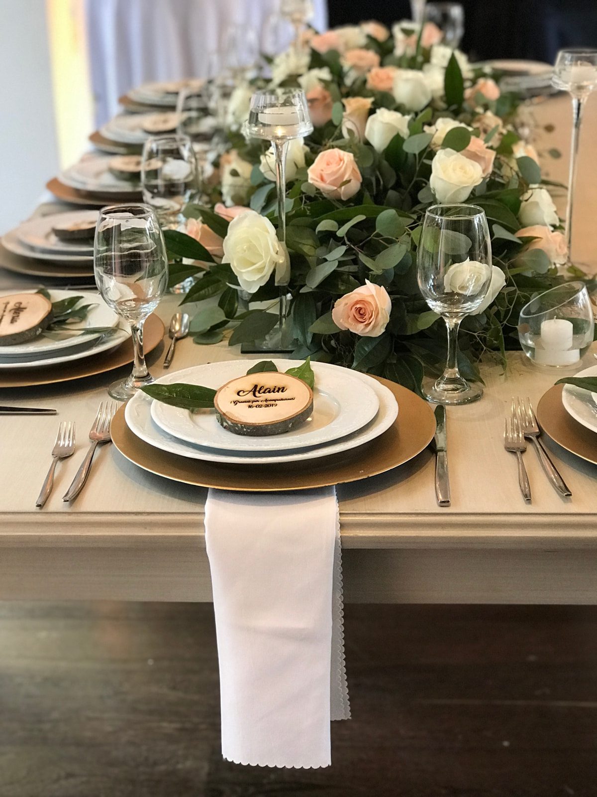 Servilletas de tela decorativas para mesas de boda y eventos.