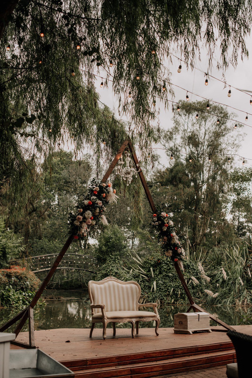 Sofá Isabelina Estilo Vintage con Rayas Café