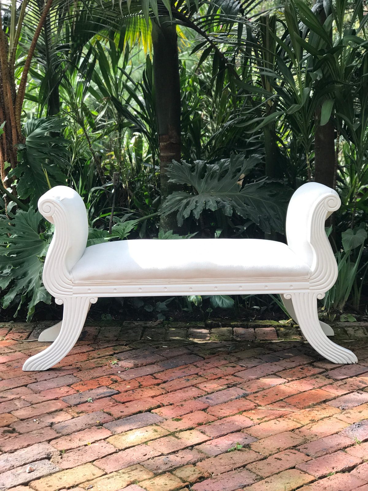 Sillón romano decorativo en evento de boda en Casa Aragón.