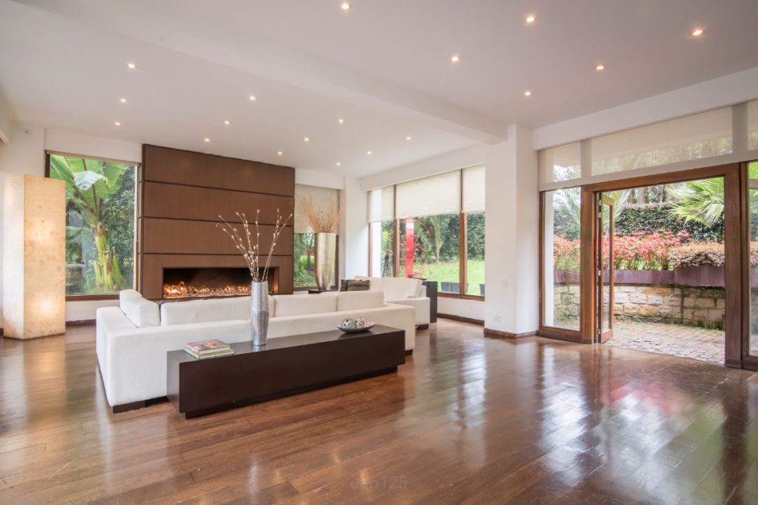 Sala amoblada estilo clásico para eventos corporativos y bodas